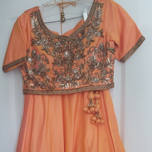 New never worn Indian silk lengha w beaded blouse - Picture 2 of 3
